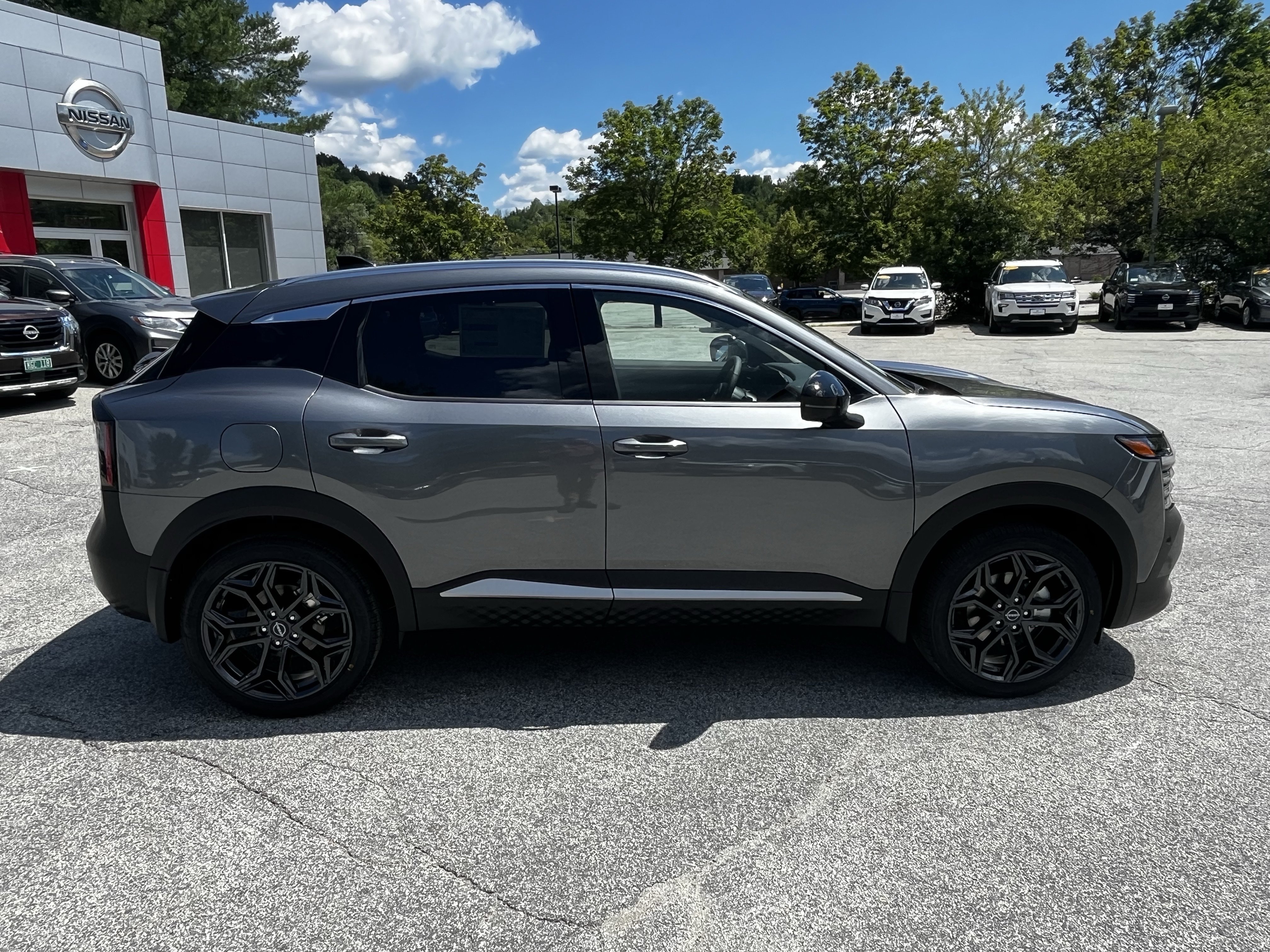 New 2026 Nissan Kicks SR w/ SR Premium Package AWD/4WD image 8