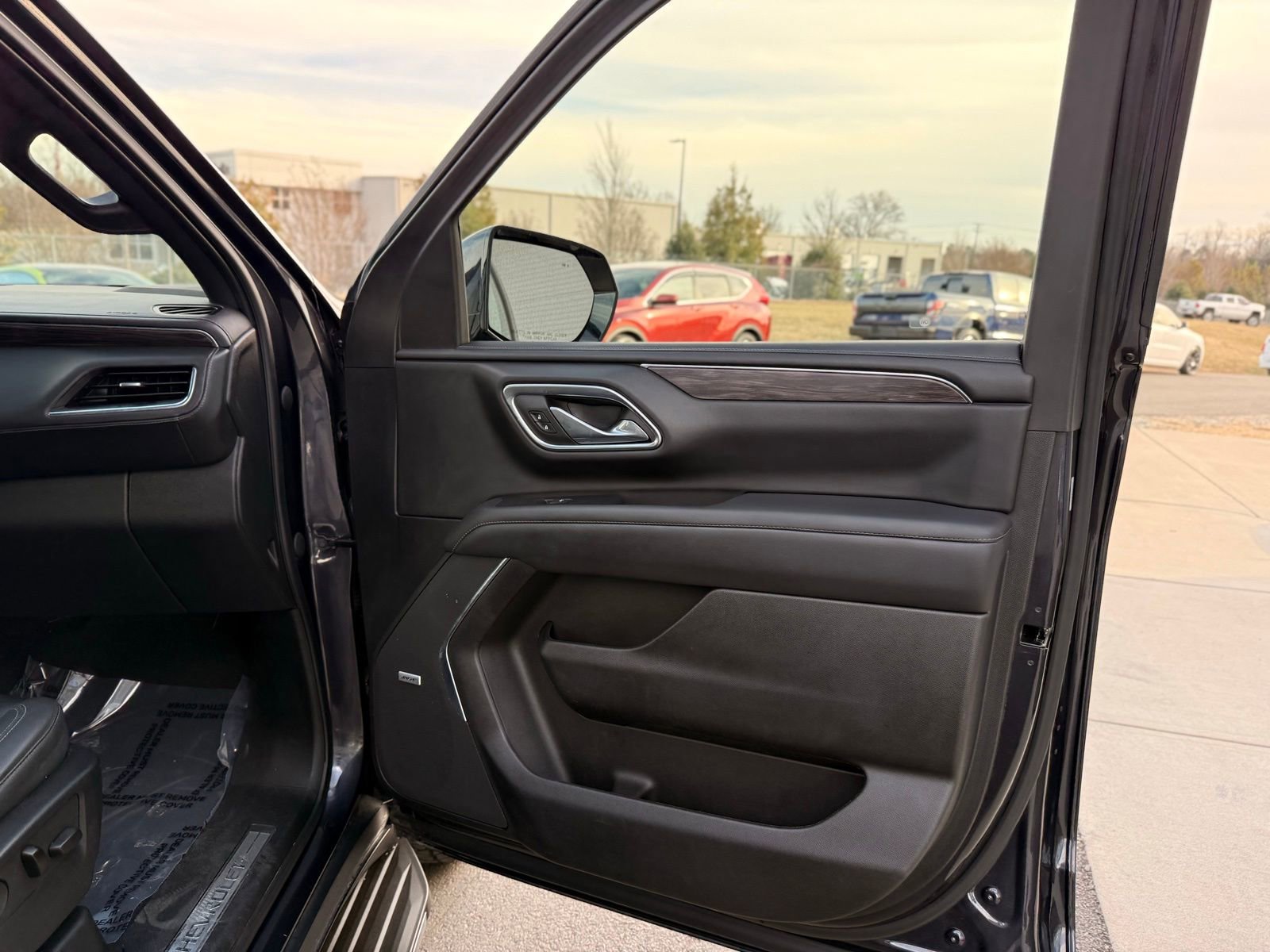 Used 2023 Chevrolet Tahoe LT w/ Luxury Package image 25