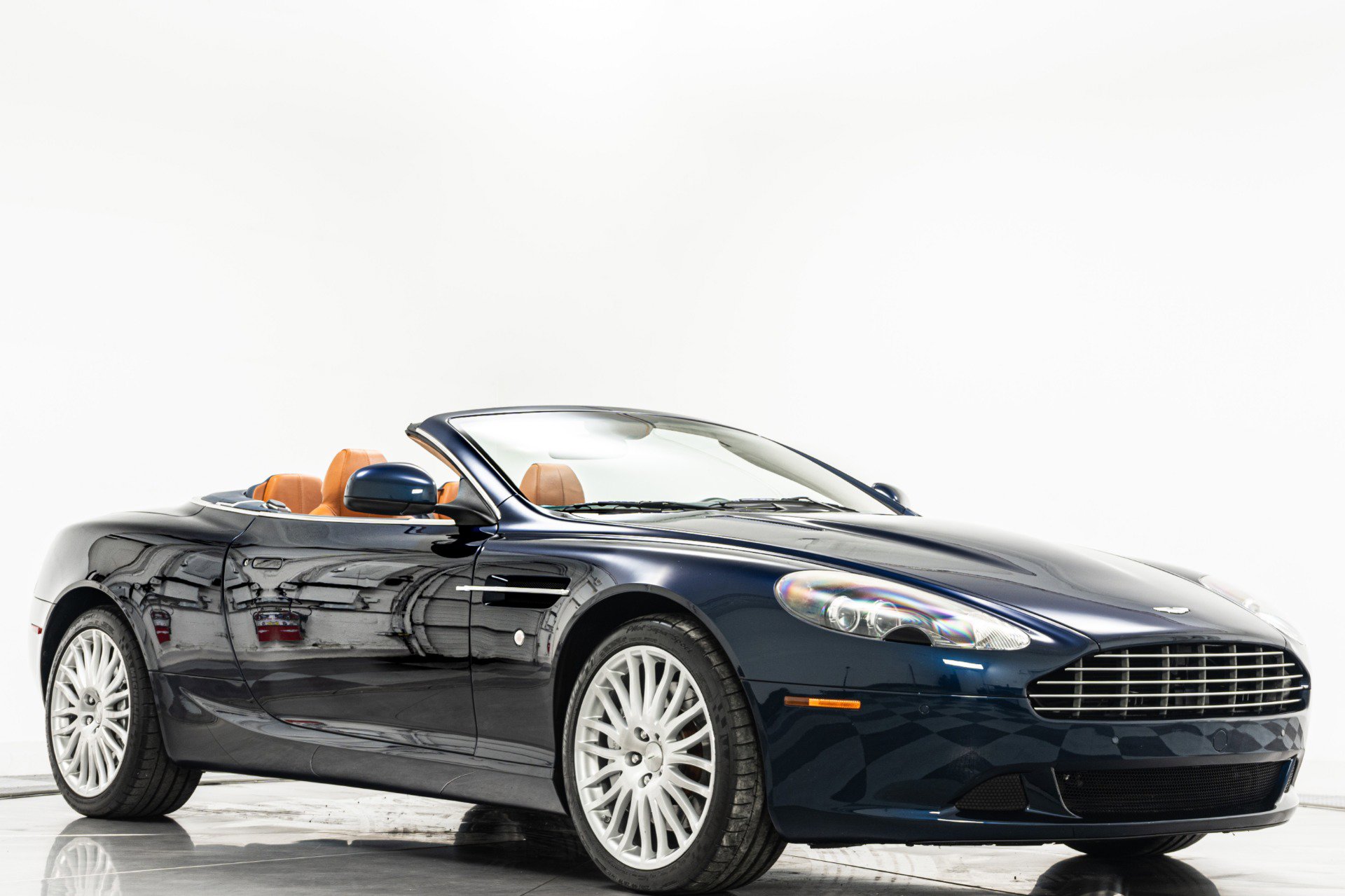 Used 2011 Aston Martin DB9 Volante RWD image 39