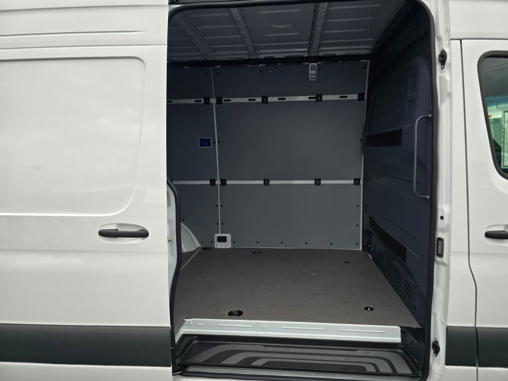 New 2025 Mercedes-Benz Sprinter 2500 image 17