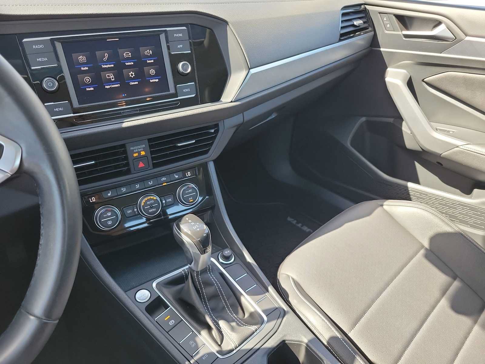 Used 2023 Volkswagen Jetta SE w/ Panoramic Sunroof Package FWD image 25