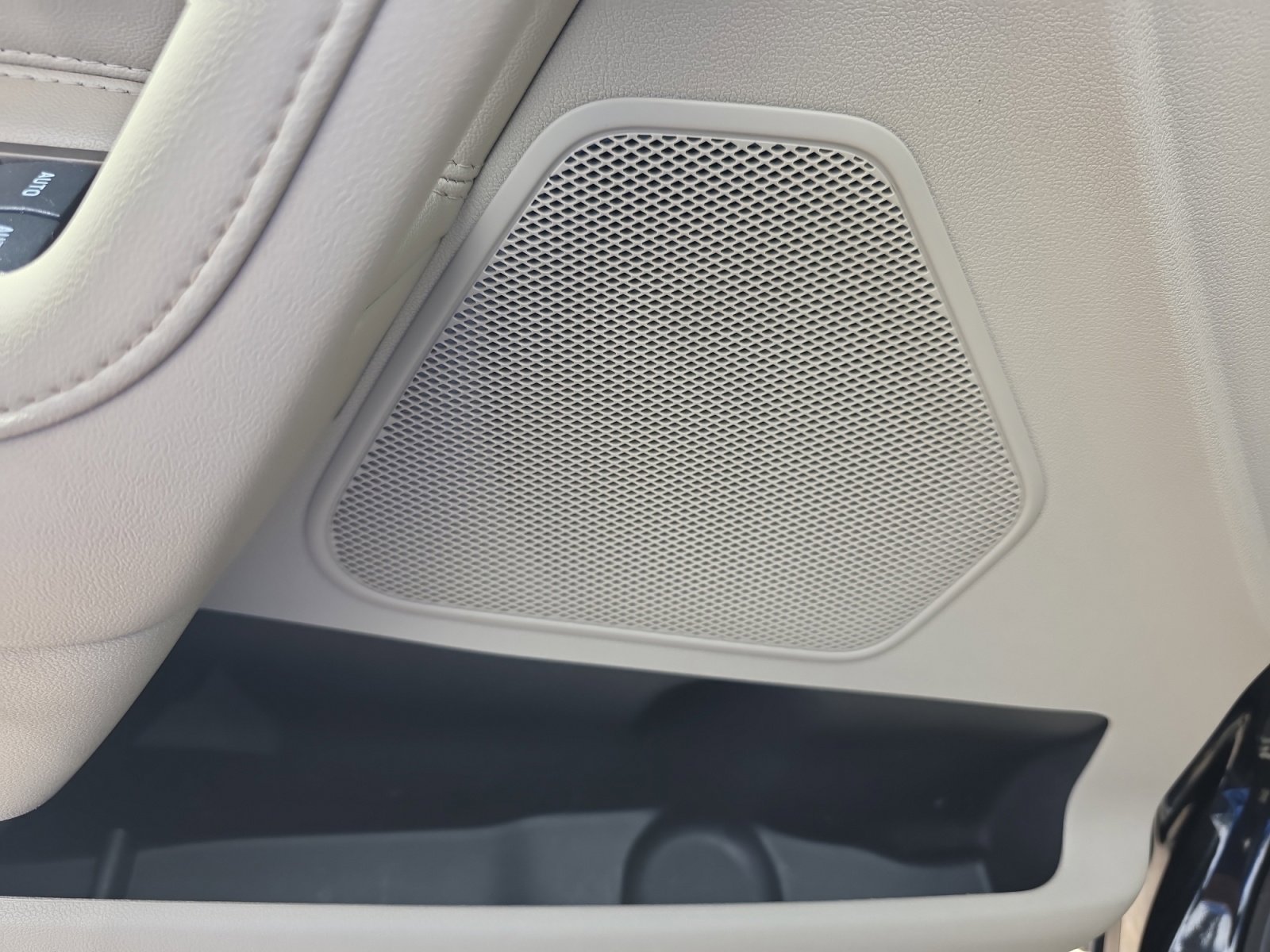 Used 2013 Lincoln MKX AWD image 27