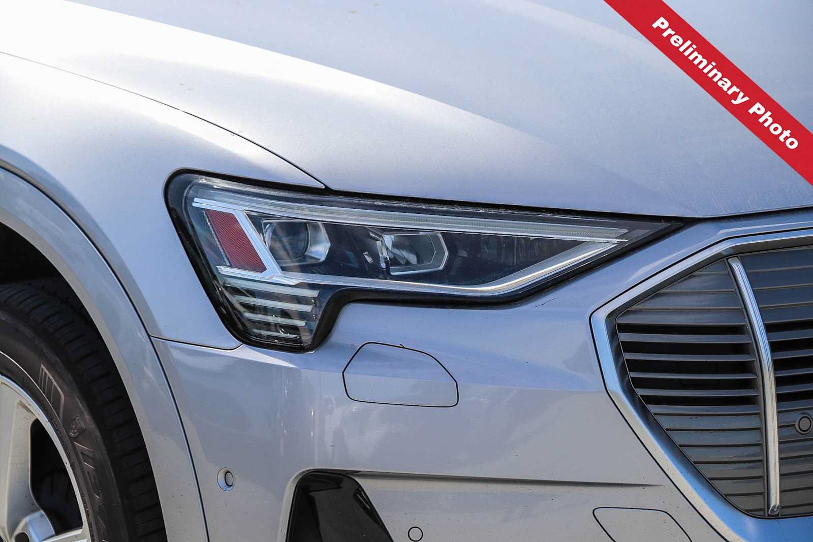 Used 2019 Audi e-tron Prestige w/ Prestige Package AWD/4WD image 4