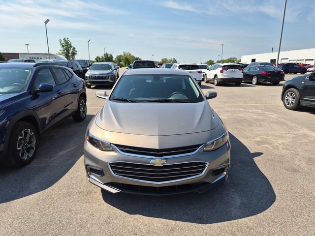 Used 2018 Chevrolet Malibu LT FWD image 2