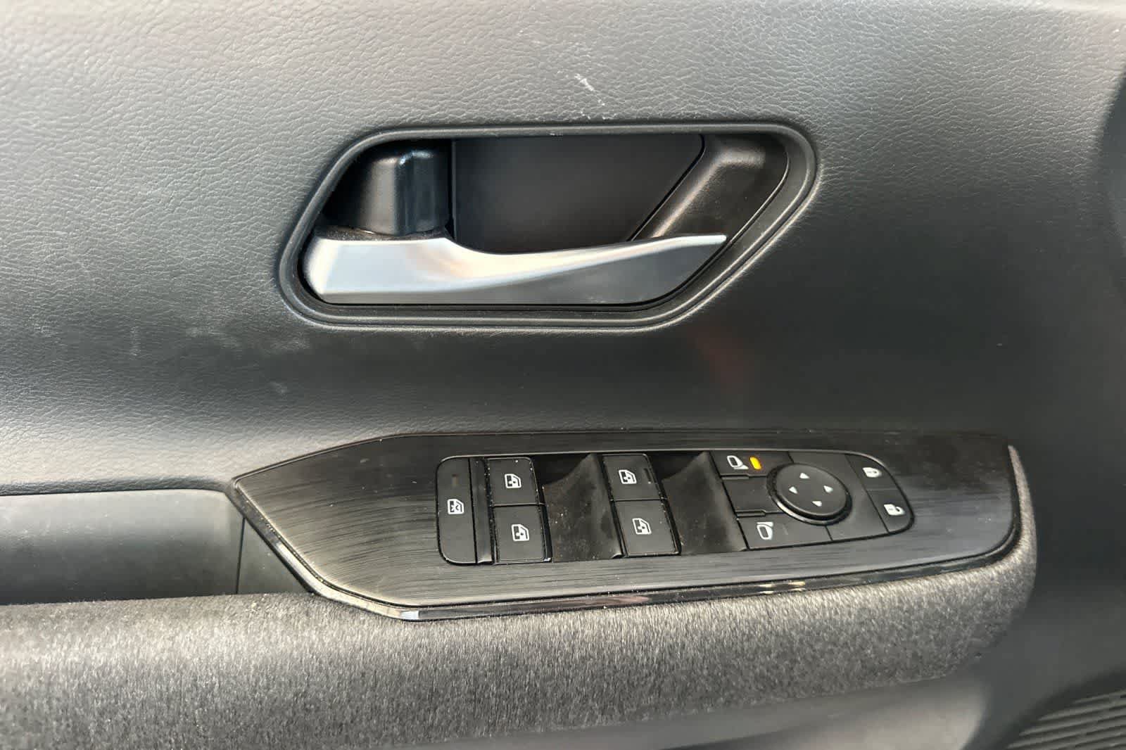 Used 2025 Nissan Kicks SV FWD image 15