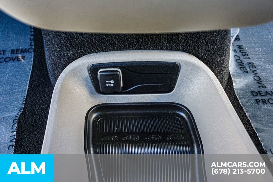 Used 2023 Chrysler Pacifica Touring-L image 50