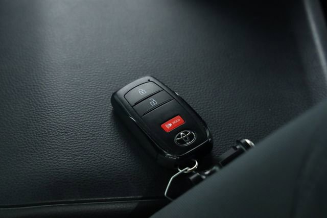 Used 2025 Toyota Tacoma SR5 AWD/4WD image 32