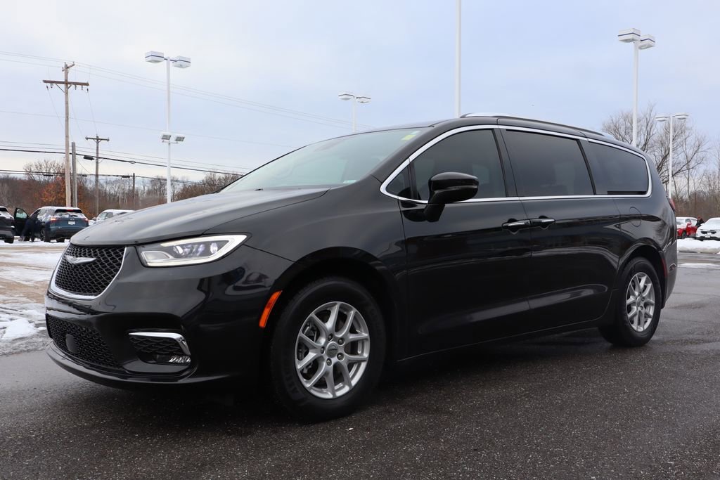 Used 2021 Chrysler Pacifica Touring-L w/ Uconnect Theater Family Group image 7