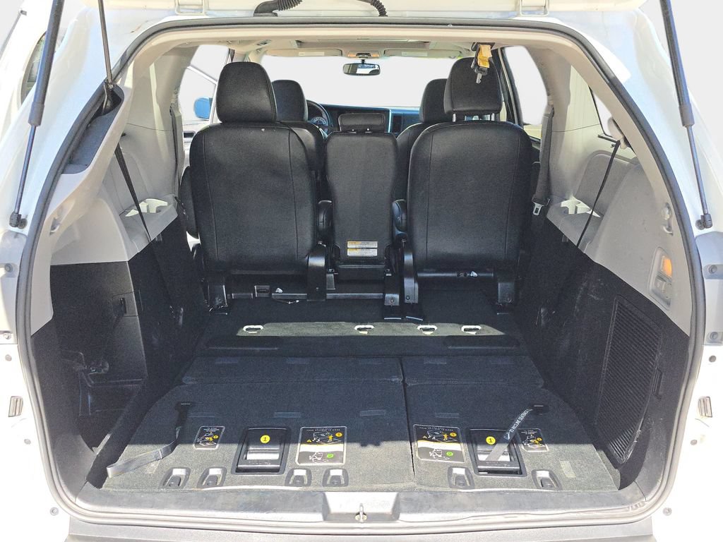 Used 2017 Toyota Sienna SE Premium FWD image 14