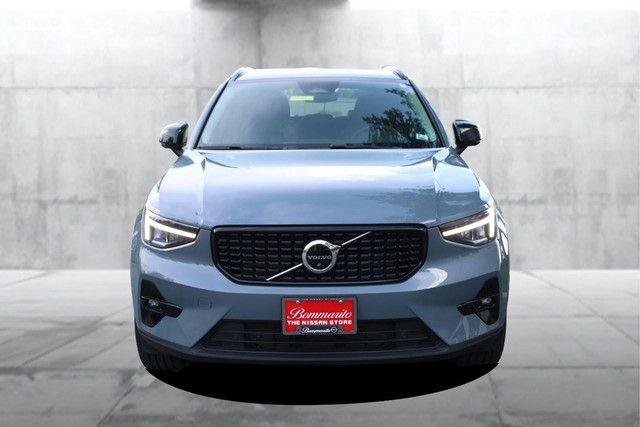 Used 2023 Volvo XC40 B5 Ultimate w/ Protection Package Premier AWD/4WD image 4