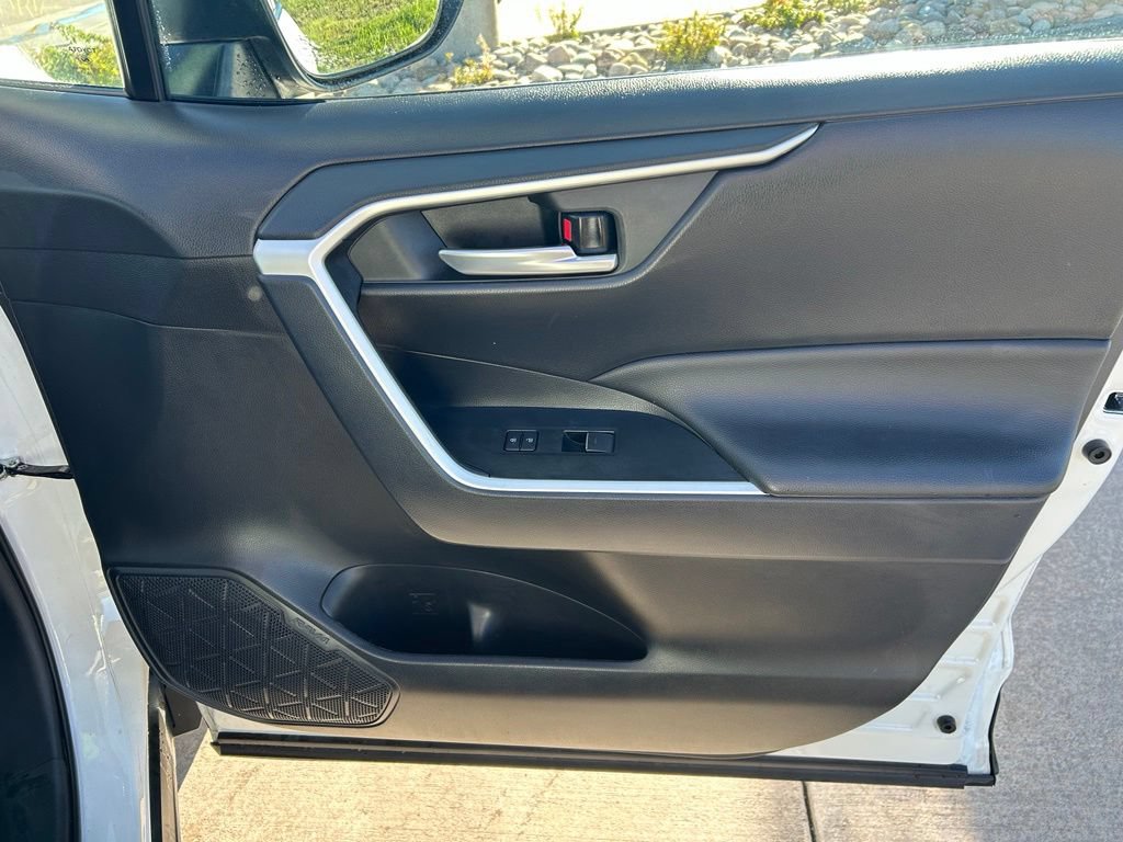 Used 2025 Toyota RAV4 XLE AWD/4WD image 24