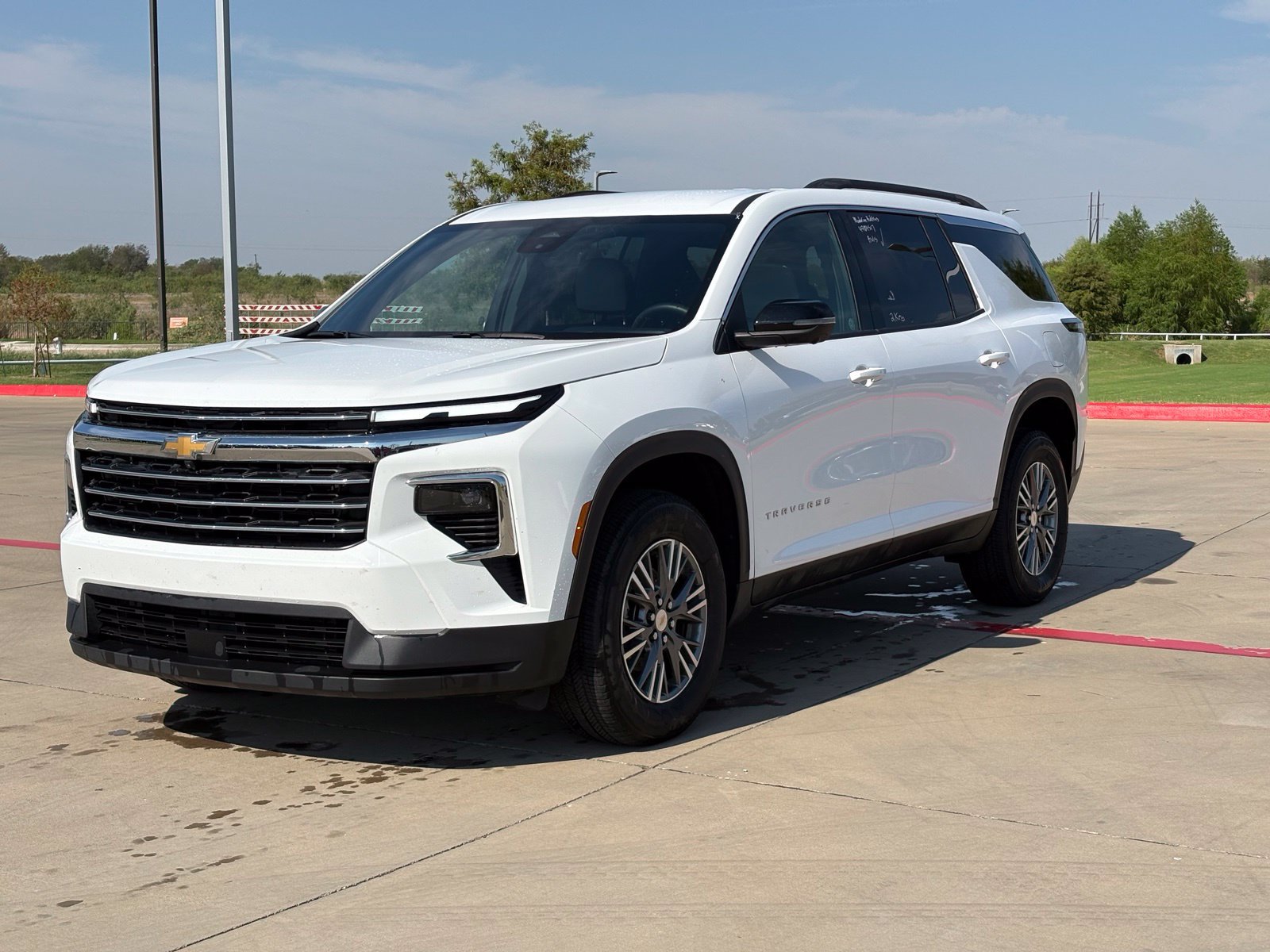 Certified 2026 Chevrolet Traverse LT w/ Driver Confidence Package FWD image 3