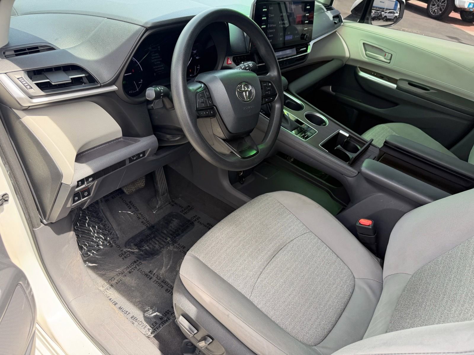 Used 2023 Toyota Sienna LE image 16