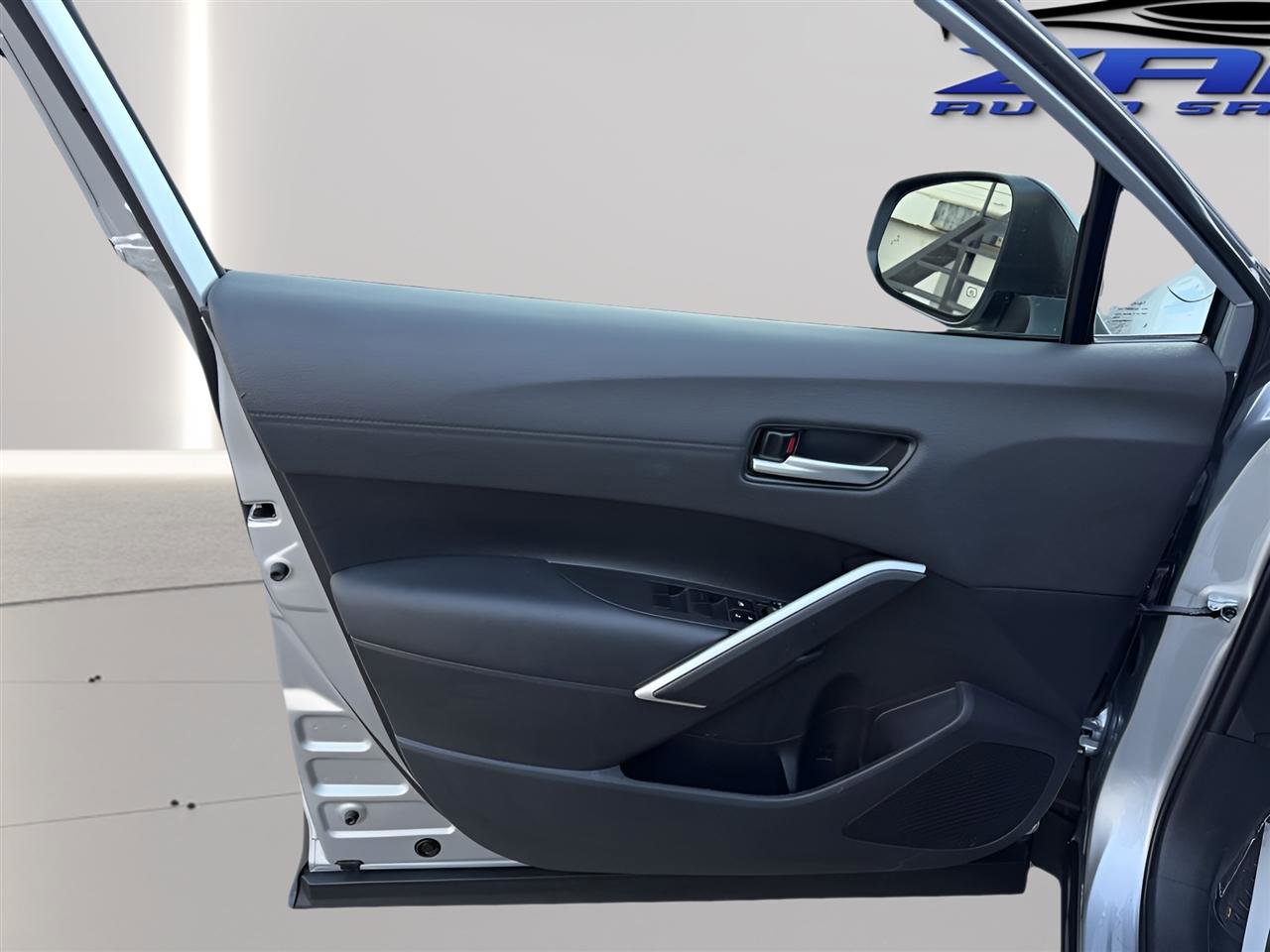 Used 2025 Toyota Corolla Cross XLE image 15