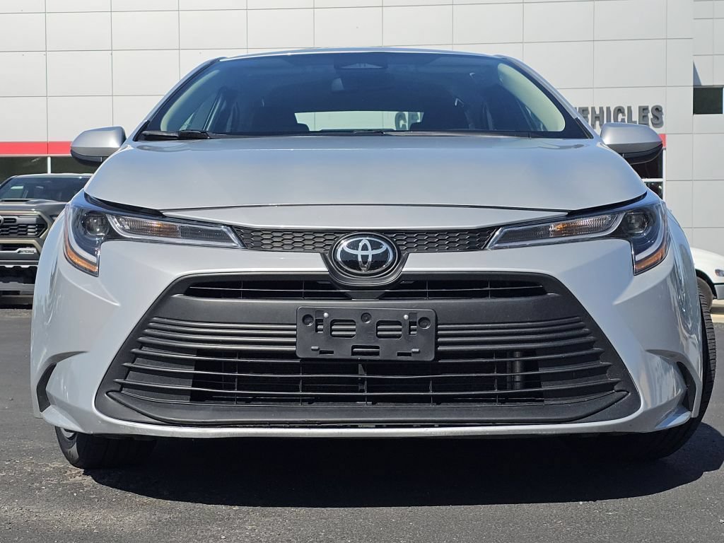 Used 2024 Toyota Corolla LE FWD image 3