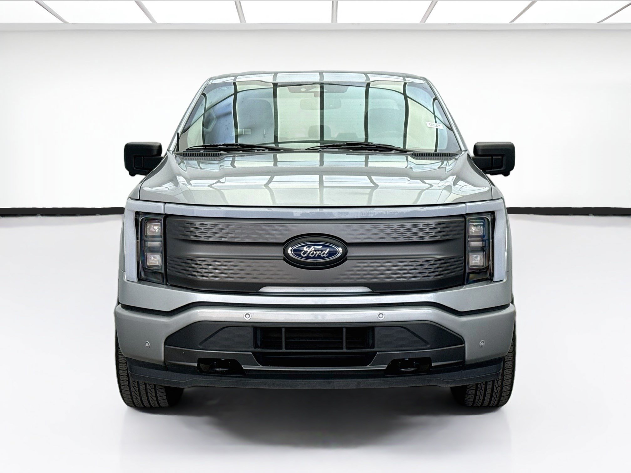 Used 2023 Ford F150 Lightning XLT AWD/4WD image 2