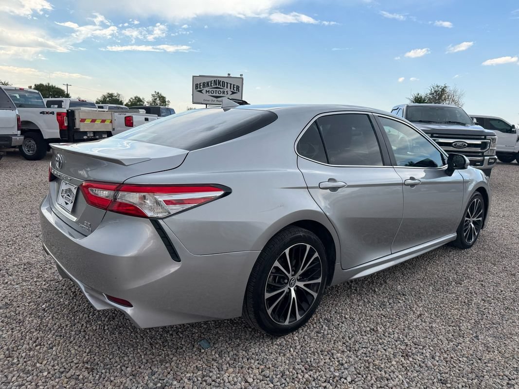 Used 2020 Toyota Camry SE FWD image 11