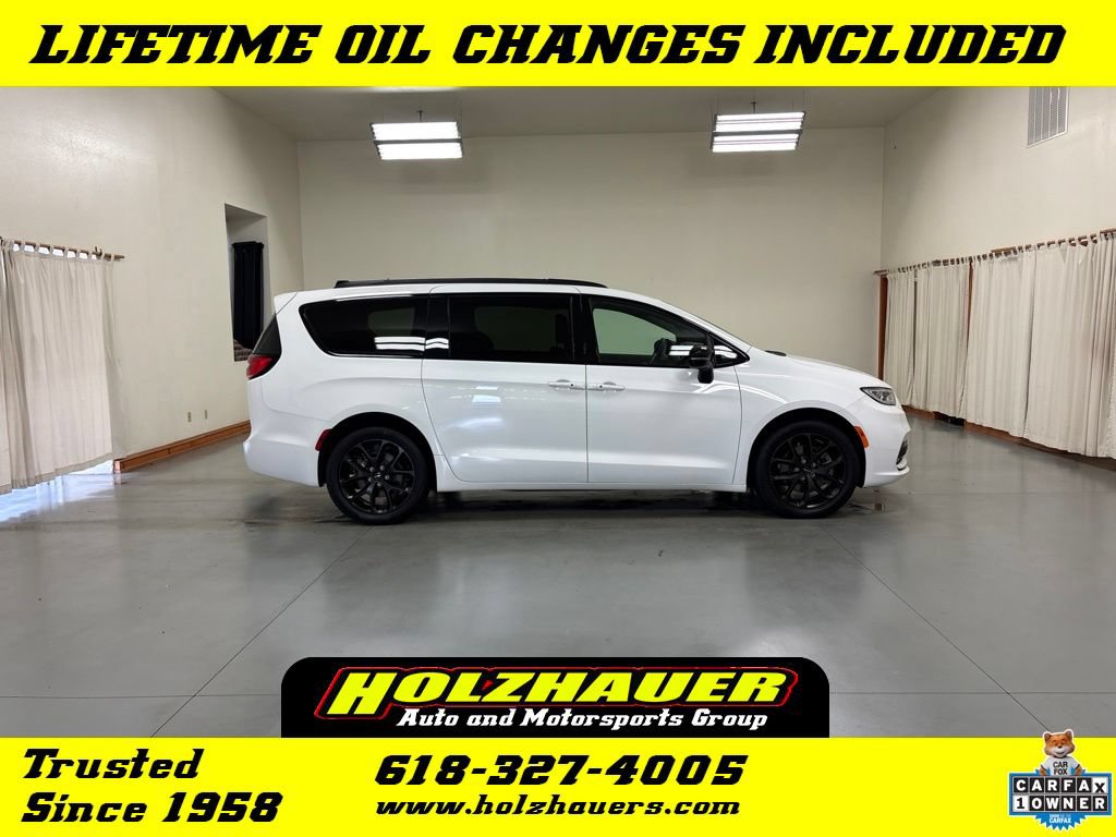 Used 2024 Chrysler Pacifica Touring-L w/ S Appearance Package