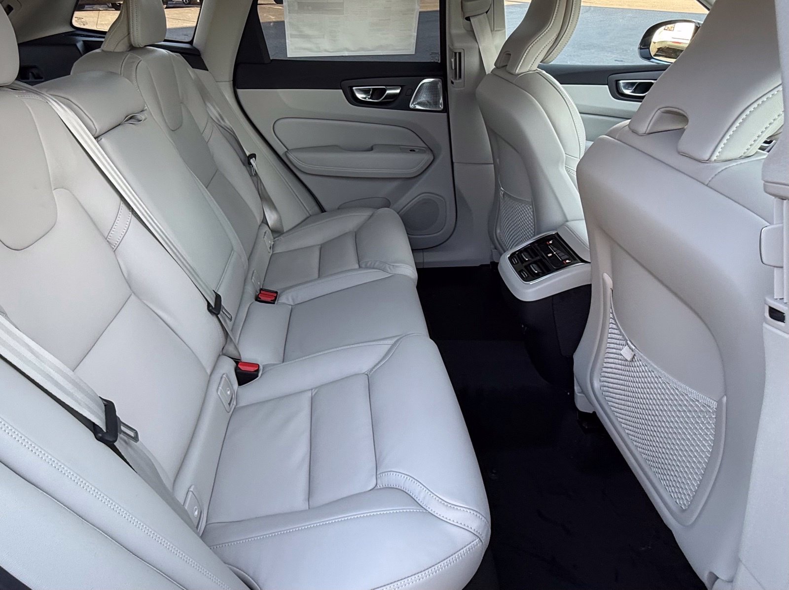 New 2027 Volvo XC60 B5 Ultra AWD/4WD image 16