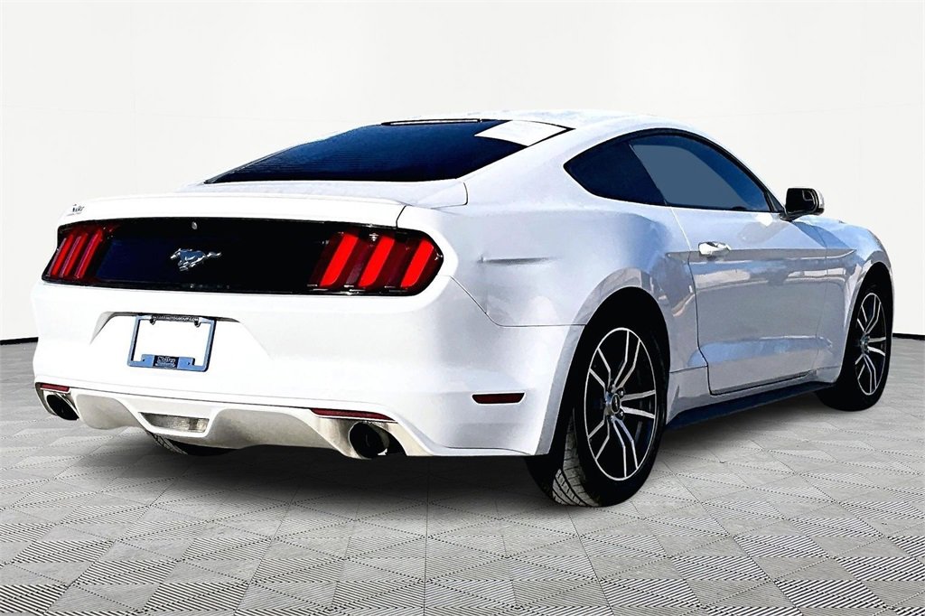 Used 2016 Ford Mustang Coupe image 2