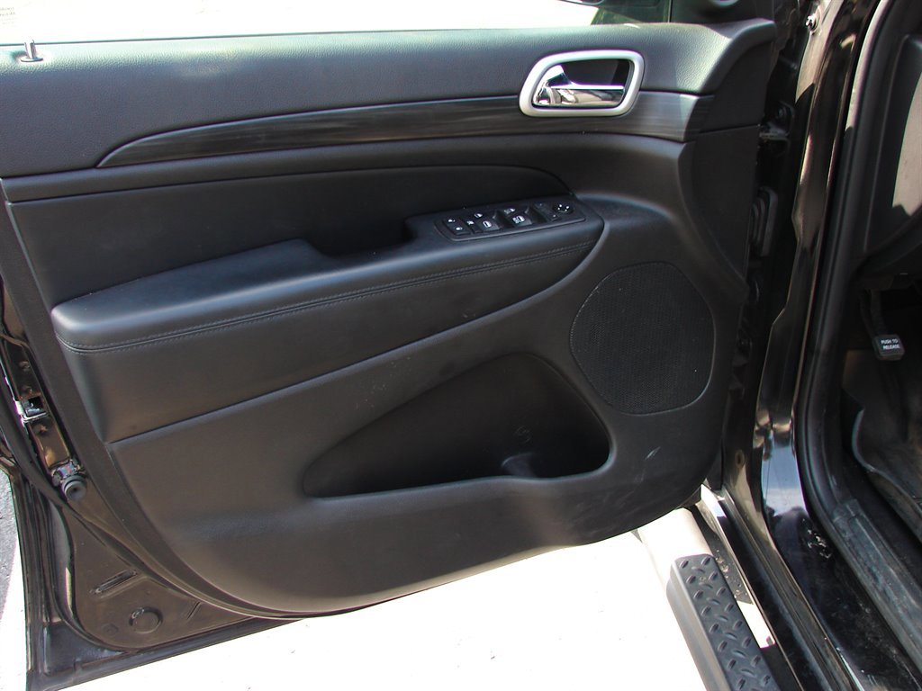 Used 2019 Jeep Grand Cherokee Altitude image 5