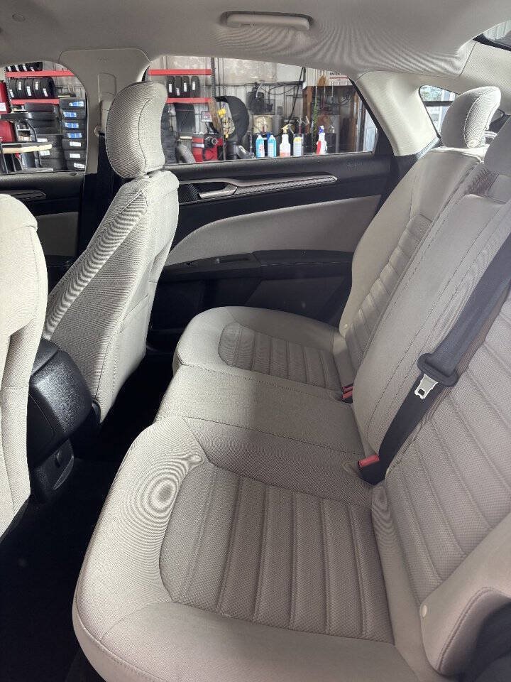 Used 2018 Ford Fusion S FWD image 6