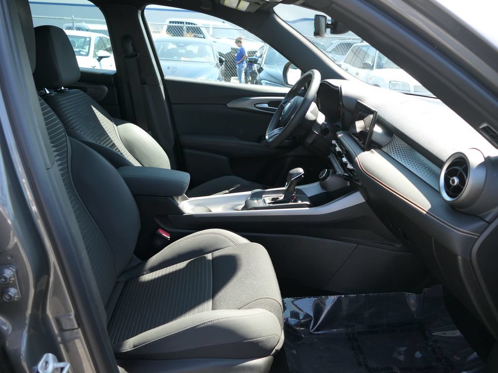 Used 2025 Alfa Romeo Tonale AWD/4WD image 24