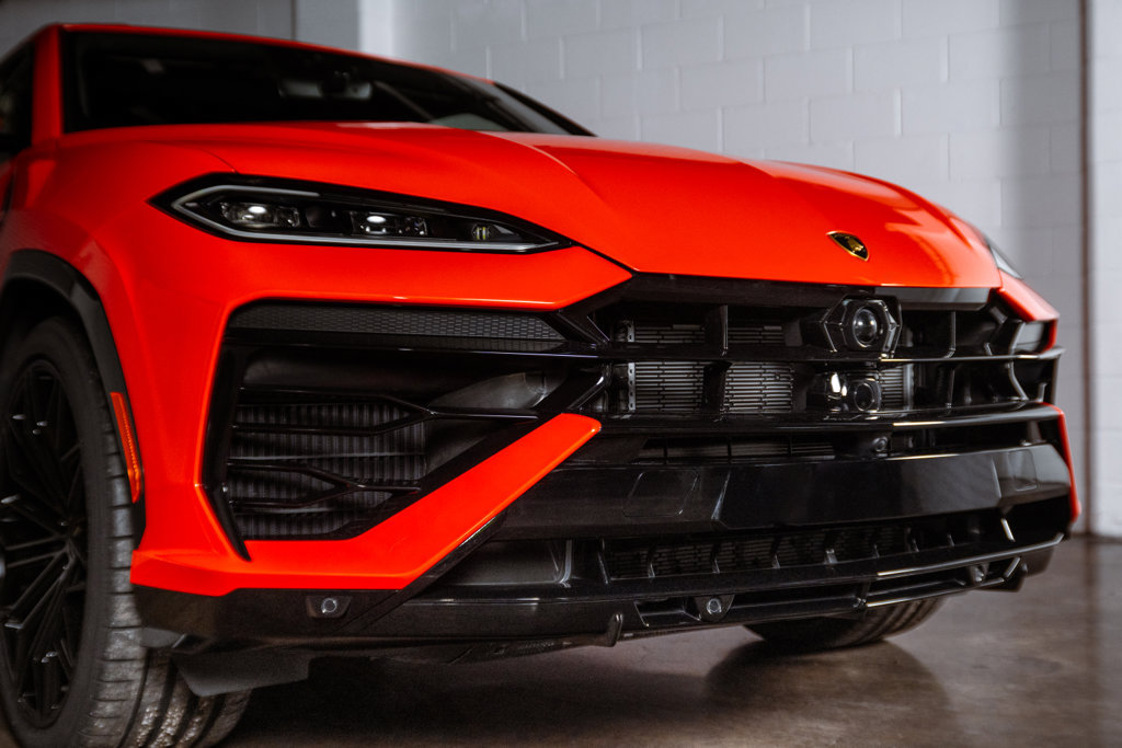 Used 2025 Lamborghini Urus SE AWD/4WD image 45