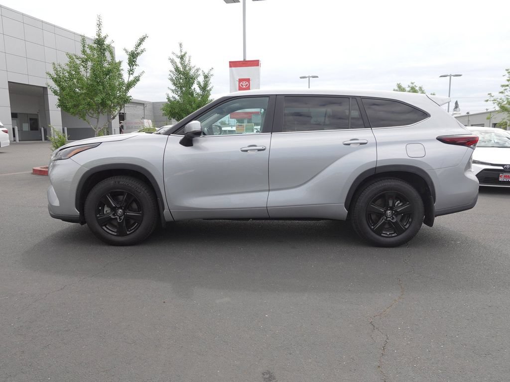 Certified 2024 Toyota Highlander LE AWD/4WD image 7