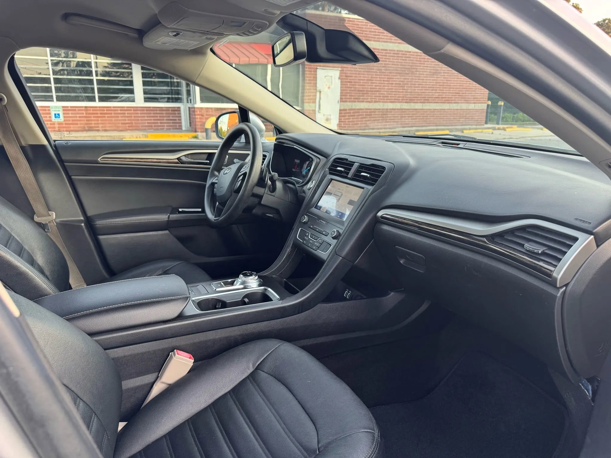 Used 2019 Ford Fusion SE FWD image 12