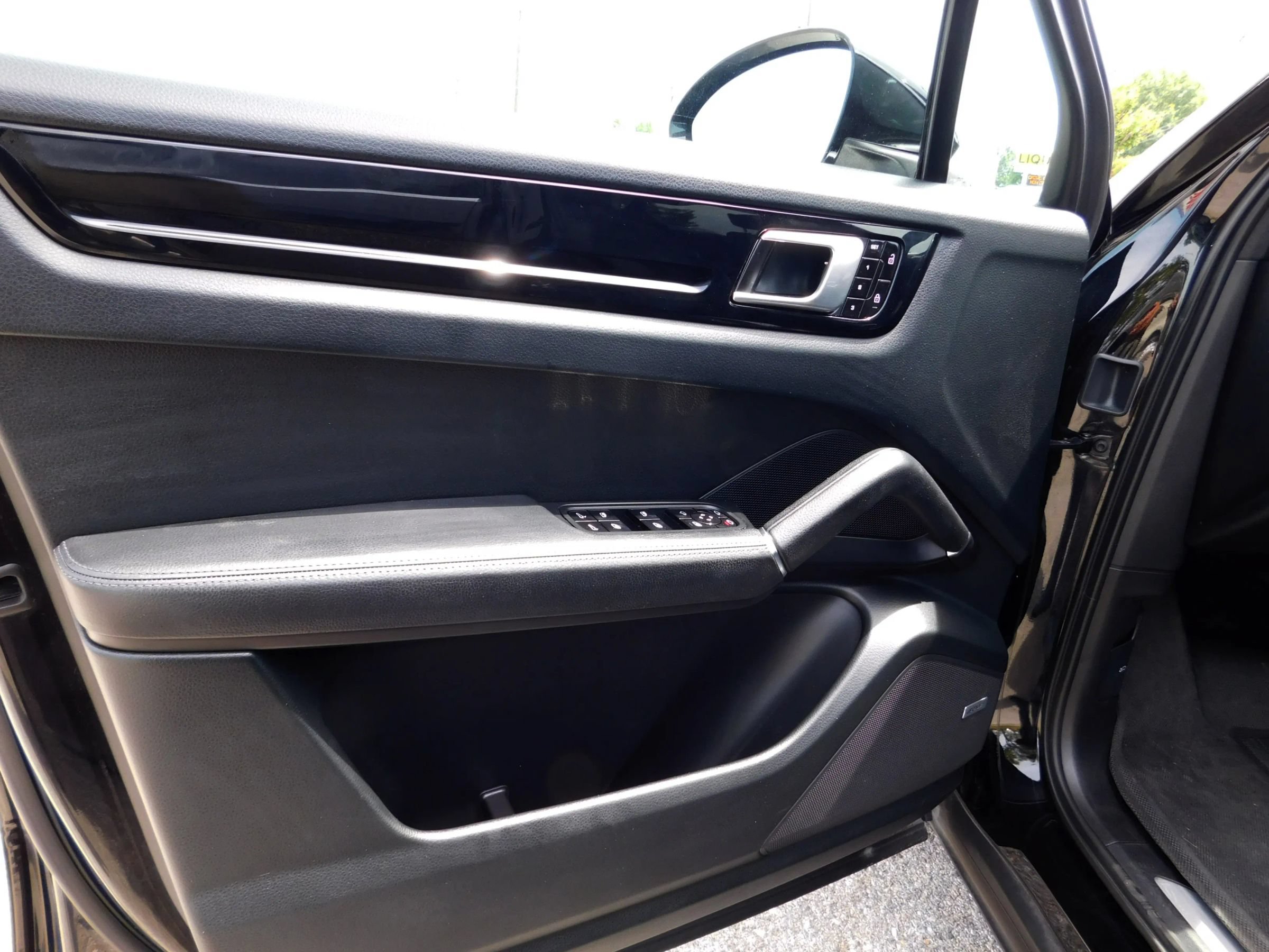 Used 2020 Porsche Cayenne AWD/4WD image 14