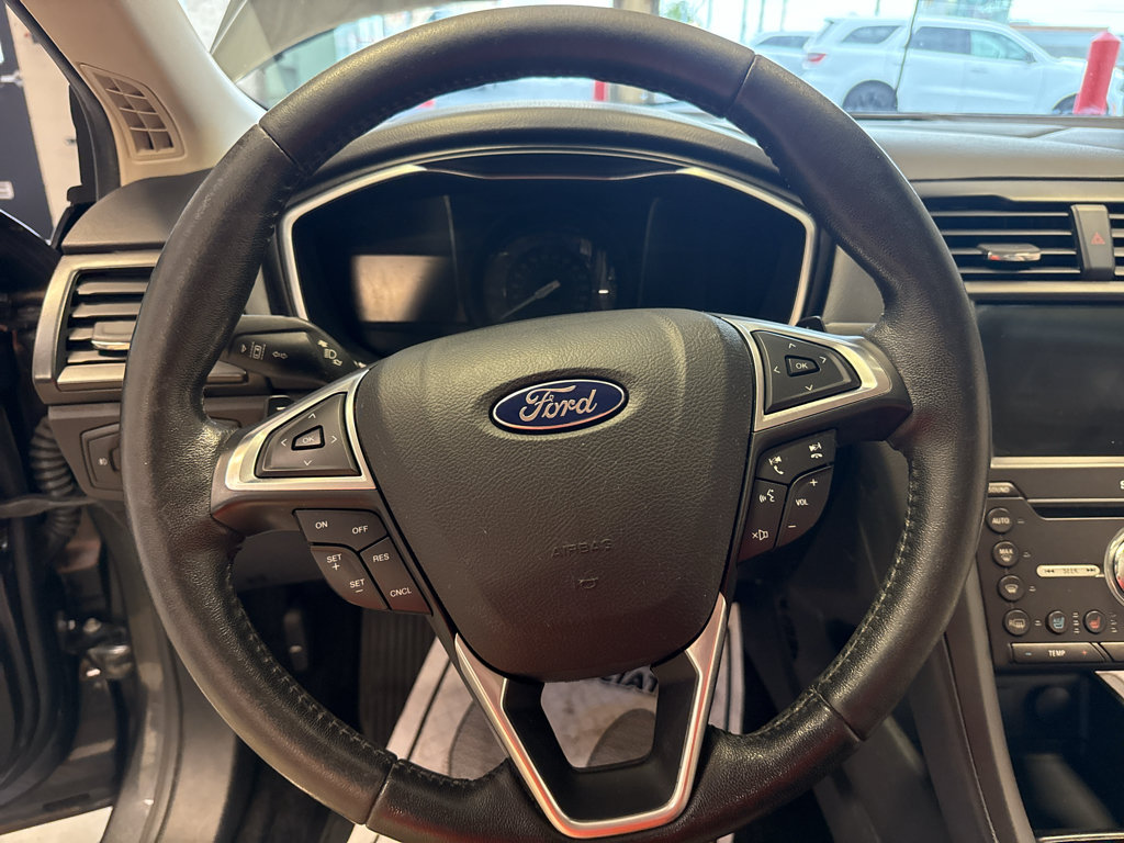 Used 2017 Ford Fusion Titanium AWD/4WD image 18