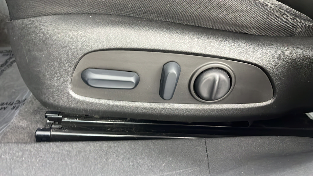 Used 2022 Chevrolet Malibu LT FWD image 37