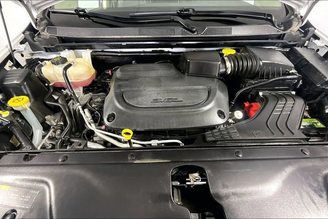 Used 2023 Chrysler Pacifica Limited FWD image 9