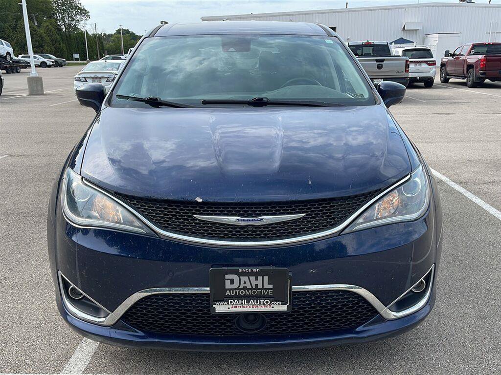 Used 2019 Chrysler Pacifica Touring Plus w/ Advanced Safetytec Group FWD image 2