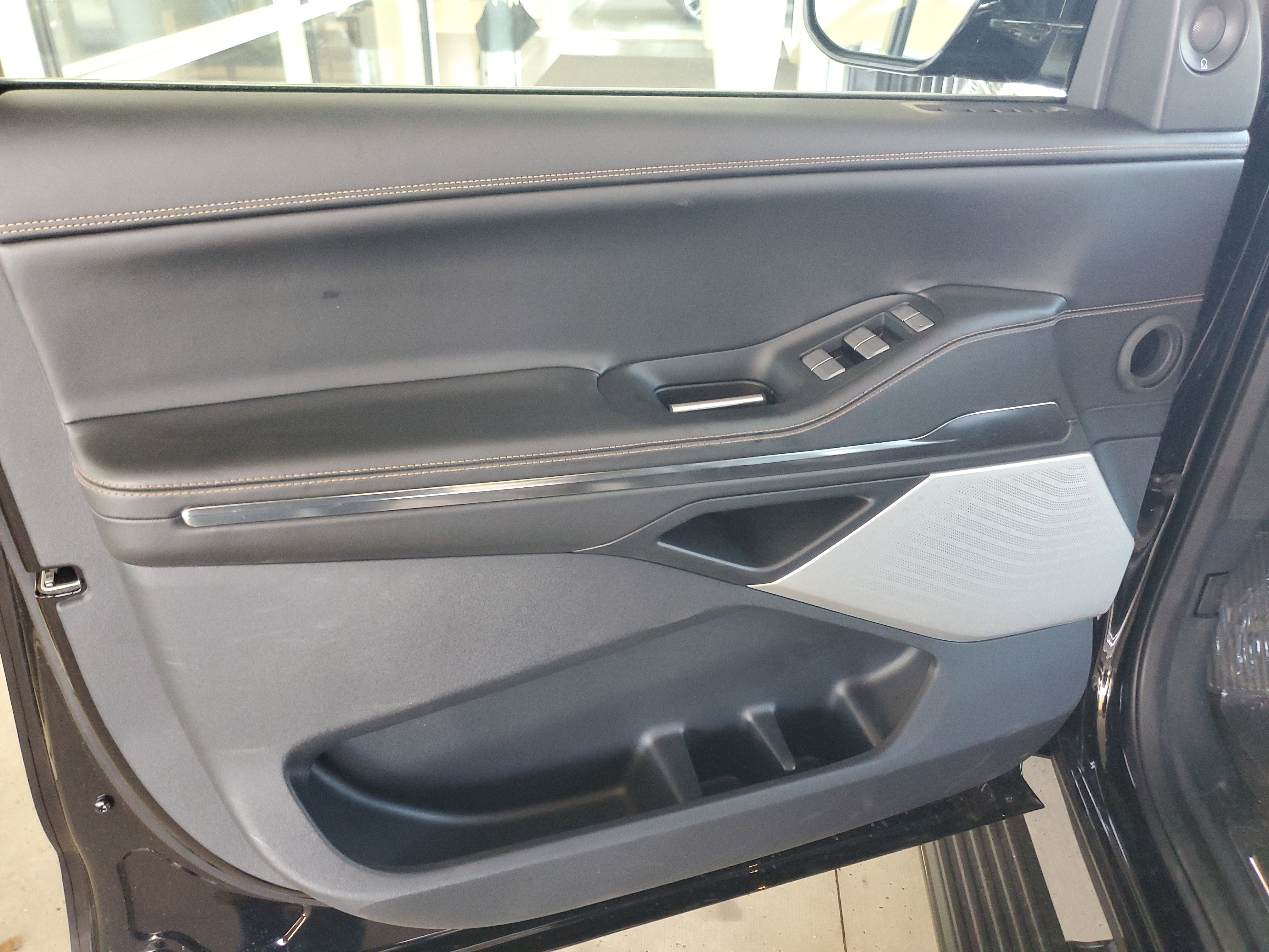 New 2026 Lincoln Navigator L Black Label AWD/4WD image 8