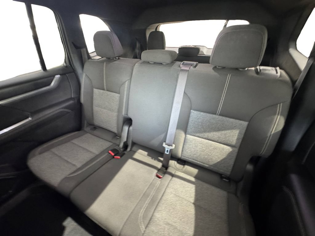 Used 2025 GMC Acadia Elevation FWD image 14
