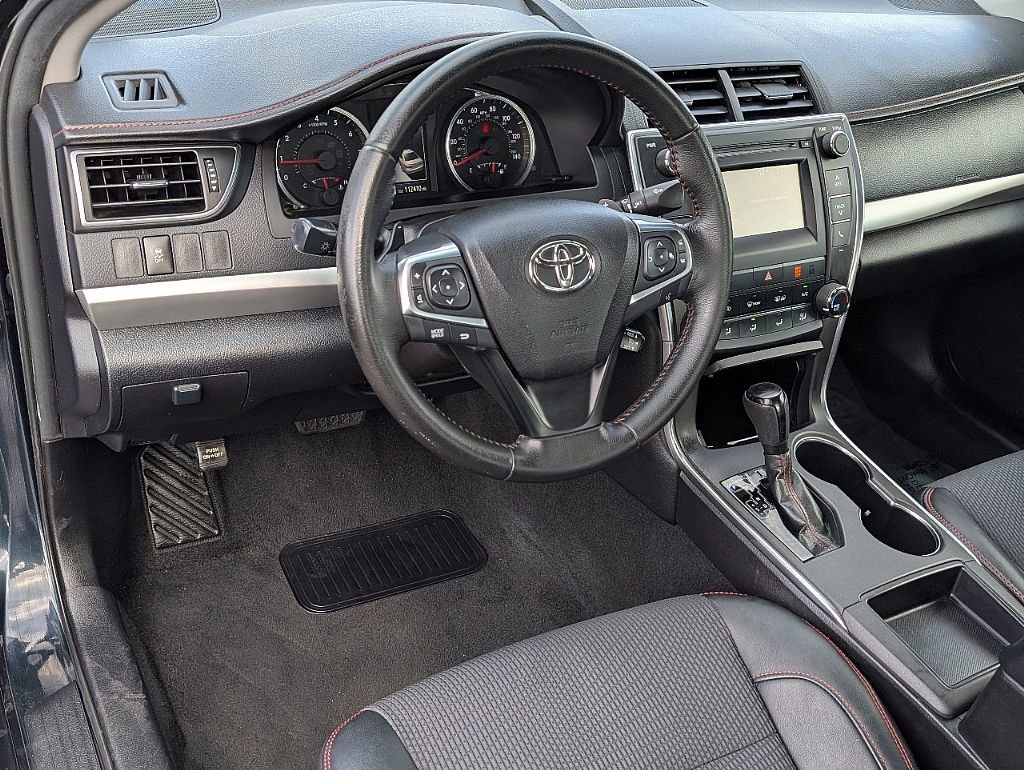 Used 2016 Toyota Camry SE image 24