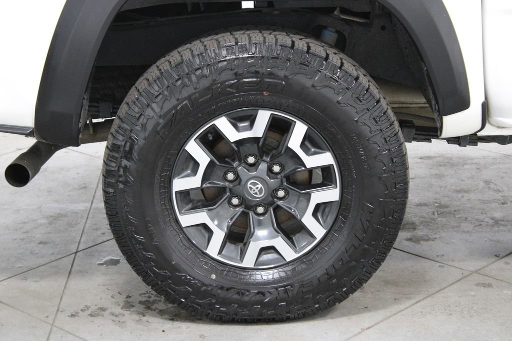 Used 2023 Toyota Tacoma TRD Off-Road w/ Technology Package AWD/4WD image 12