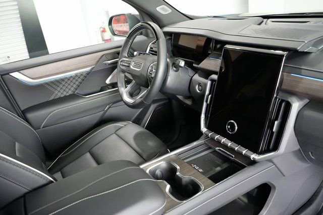 Used 2024 GMC Acadia Denali image 29