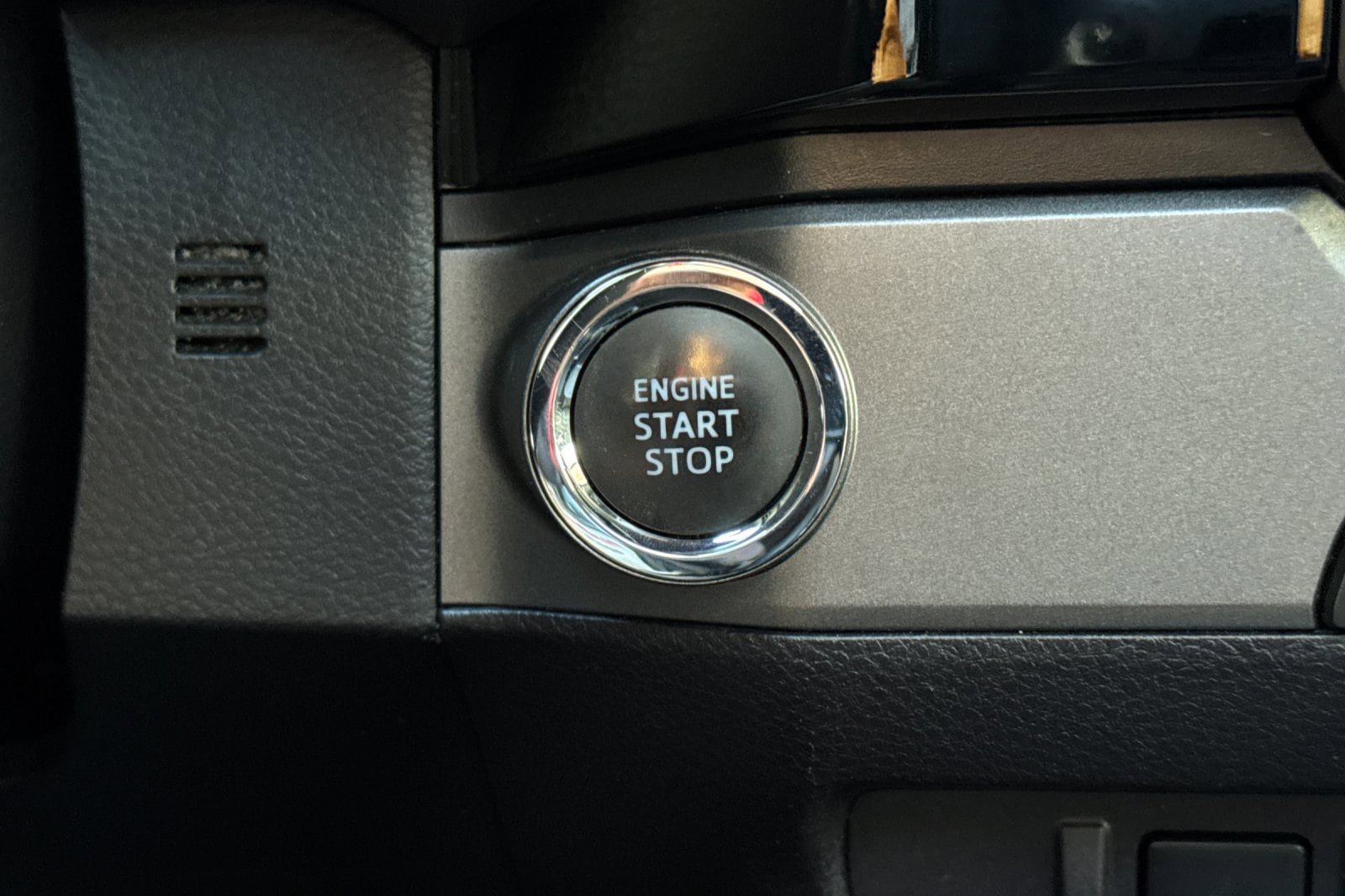 Used 2017 Toyota Tacoma TRD Off-Road RWD image 19