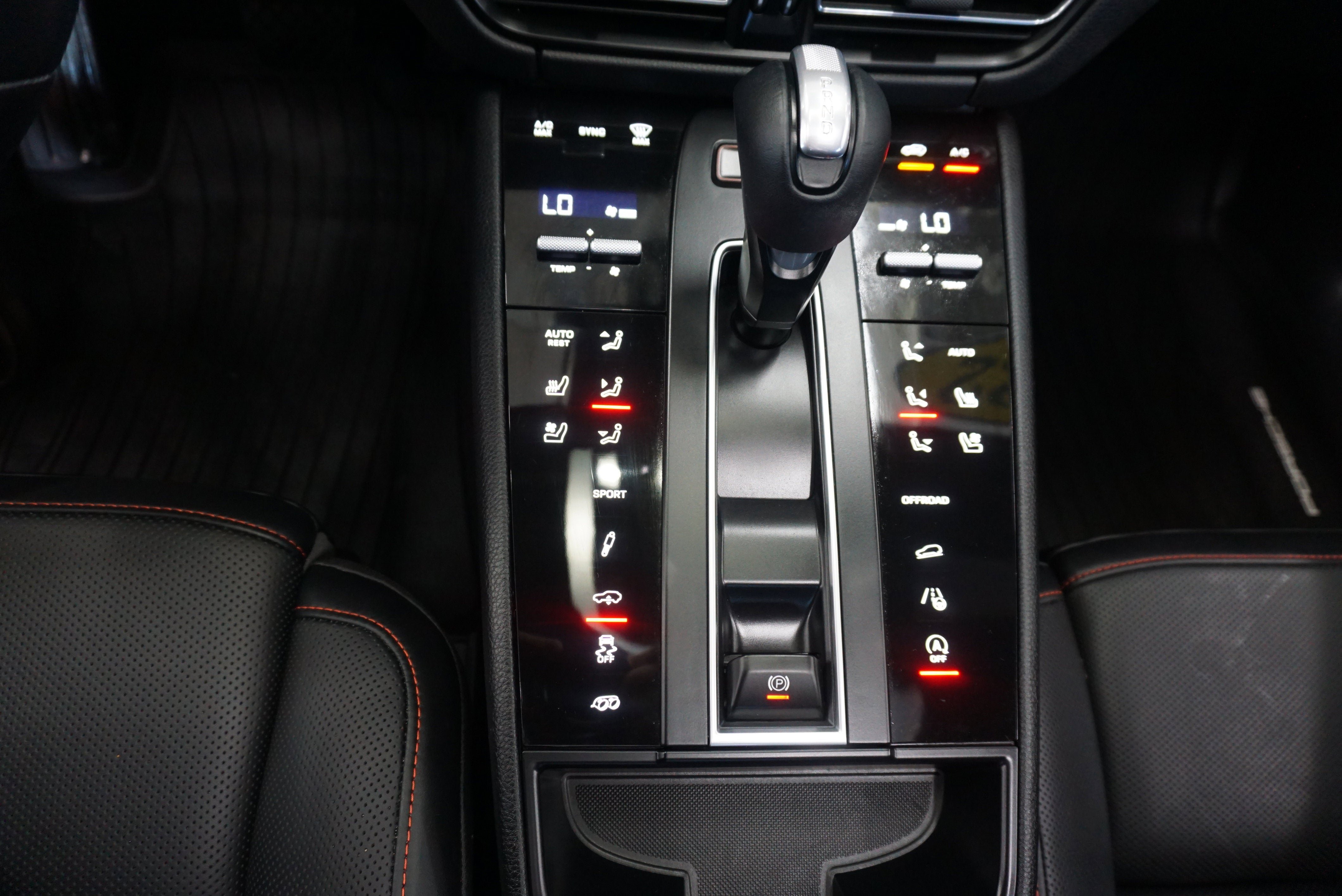 Used 2022 Porsche Macan S AWD/4WD image 16