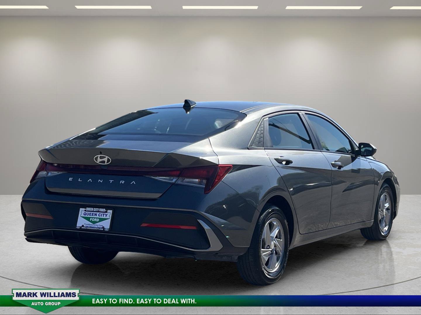 Used 2025 Hyundai Elantra SE w/ Cargo Package FWD image 3
