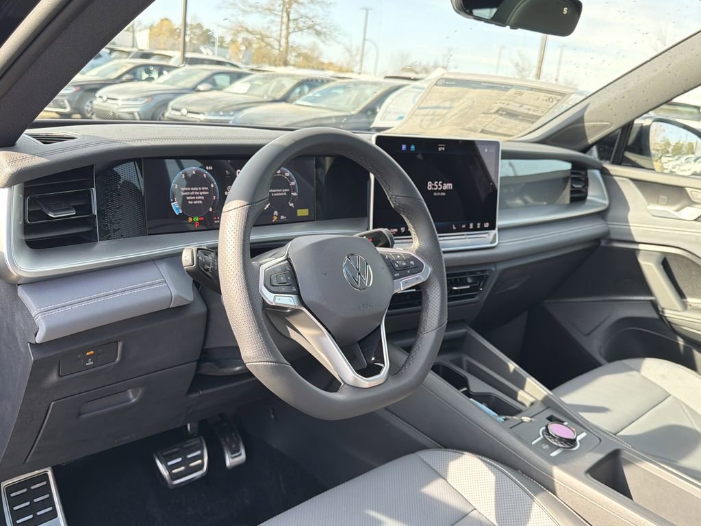 New 2026 Volkswagen Tiguan SE R-Line FWD image 10