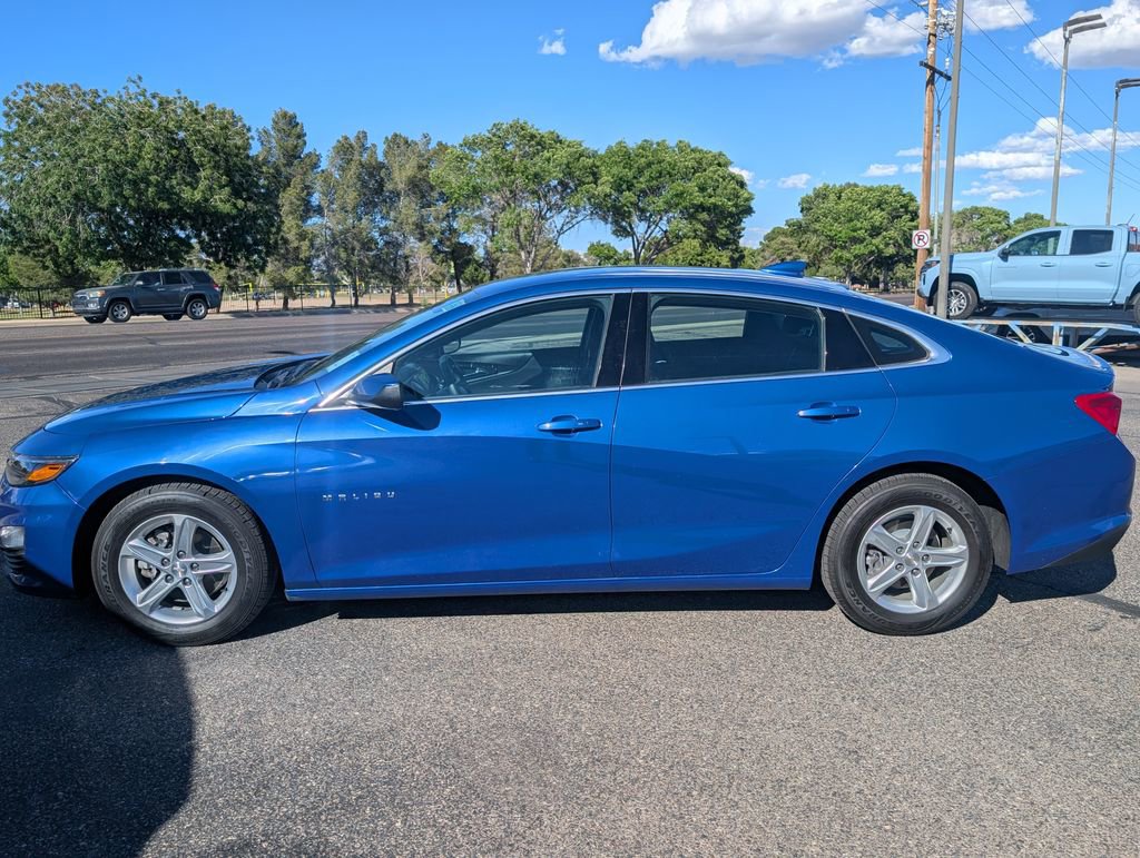 Used 2023 Chevrolet Malibu LT FWD image 2