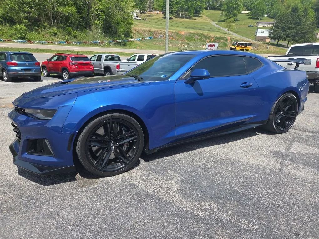 Used 2022 Chevrolet Camaro ZL1 RWD image 1