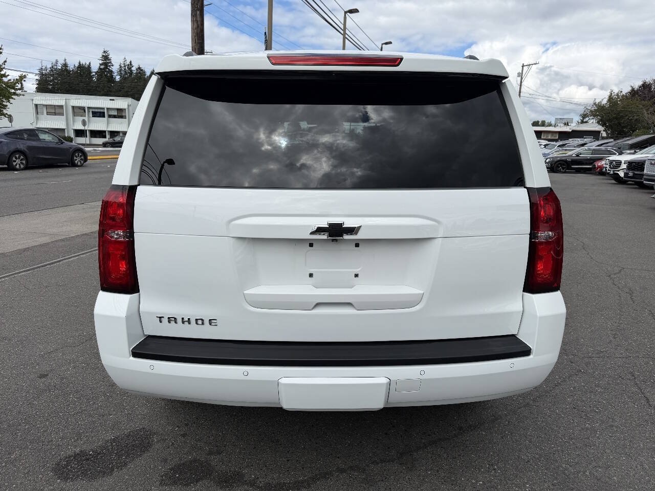 Used 2018 Chevrolet Tahoe LT w/ Luxury Package AWD/4WD image 4