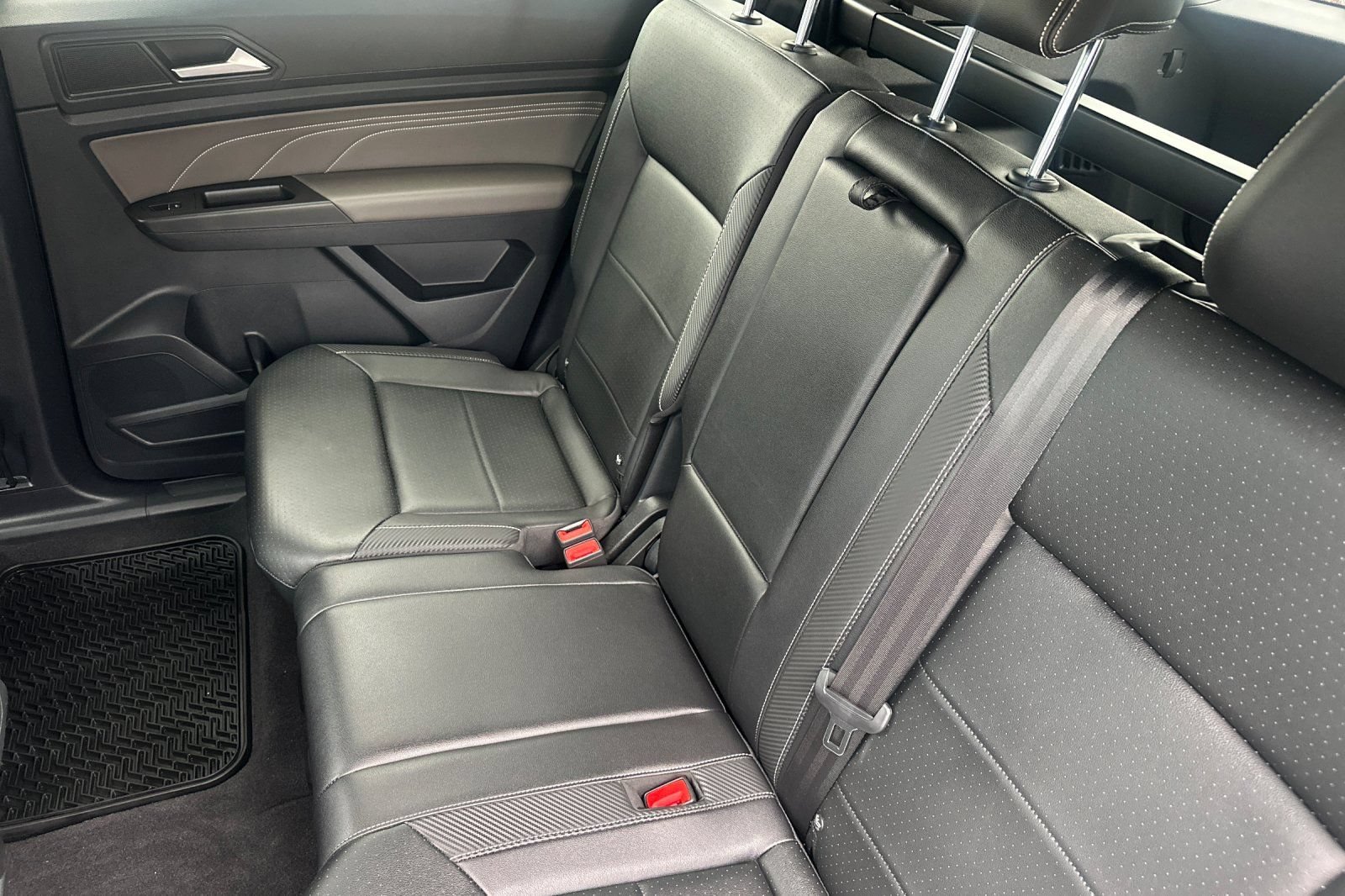 Certified 2023 Volkswagen Atlas Cross Sport SE FWD image 12