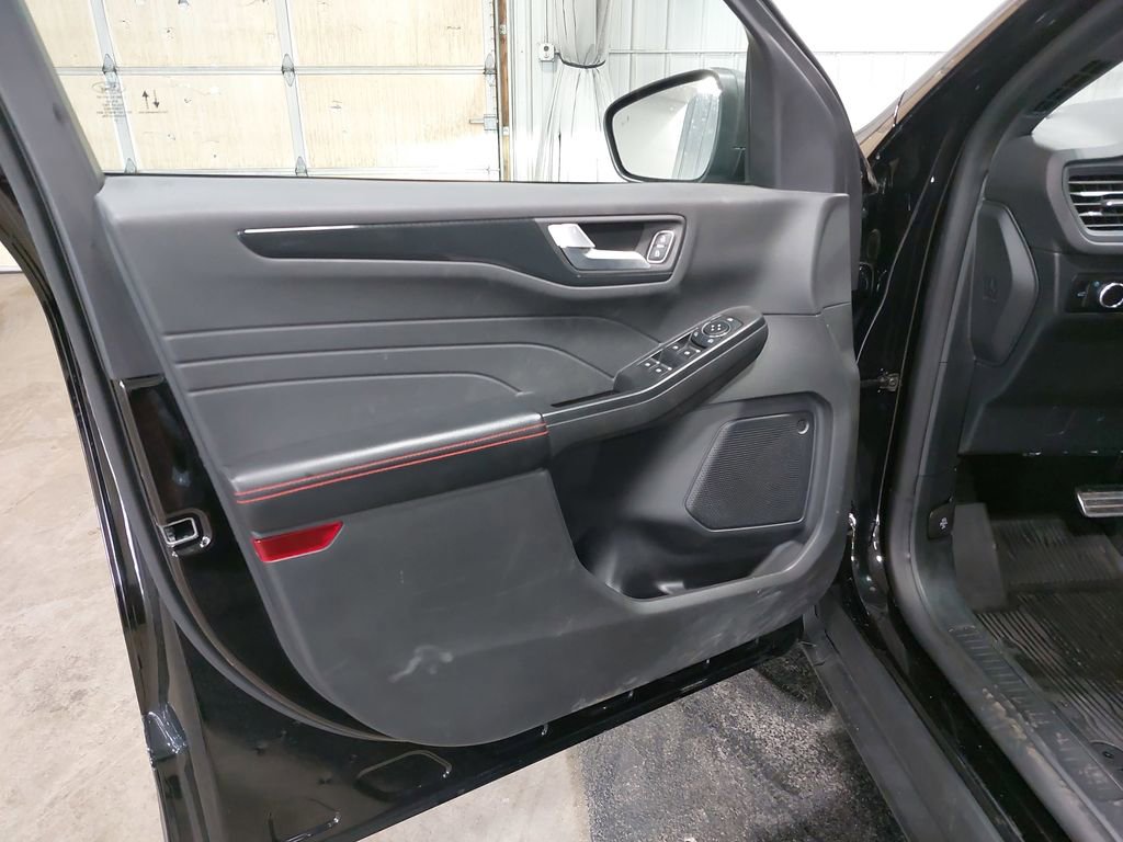 Used 2023 Ford Escape ST-Line w/ Tech Pack #1 AWD/4WD image 28