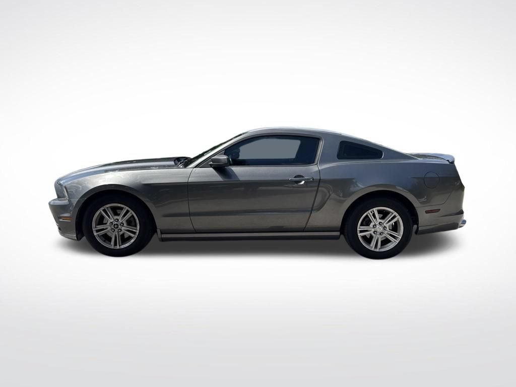 Used 2013 Ford Mustang Coupe RWD image 8